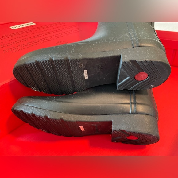 Hunter women’s, black, tall rain boots! - Picture 4 of 9